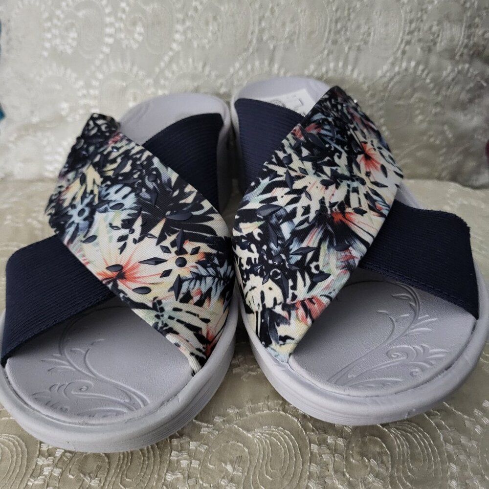 Bzees sandals 6W